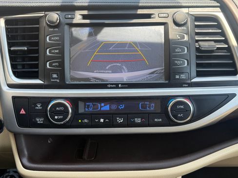 Used 2015 Toyota Highlander Limited Platinum AWD/4WD image 31