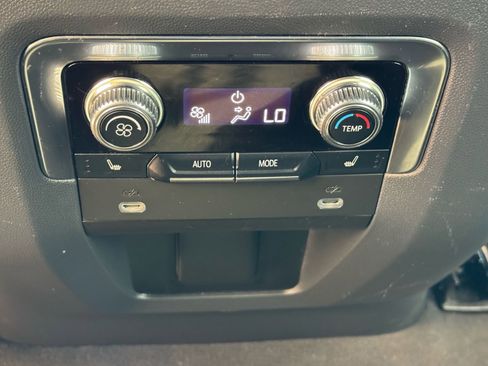 Used 2022 GMC Yukon XL Denali AWD/4WD image 33