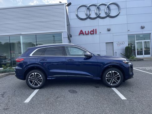 Certified 2025 Audi Q5 Premium w/ Convenience Package AWD/4WD image 3