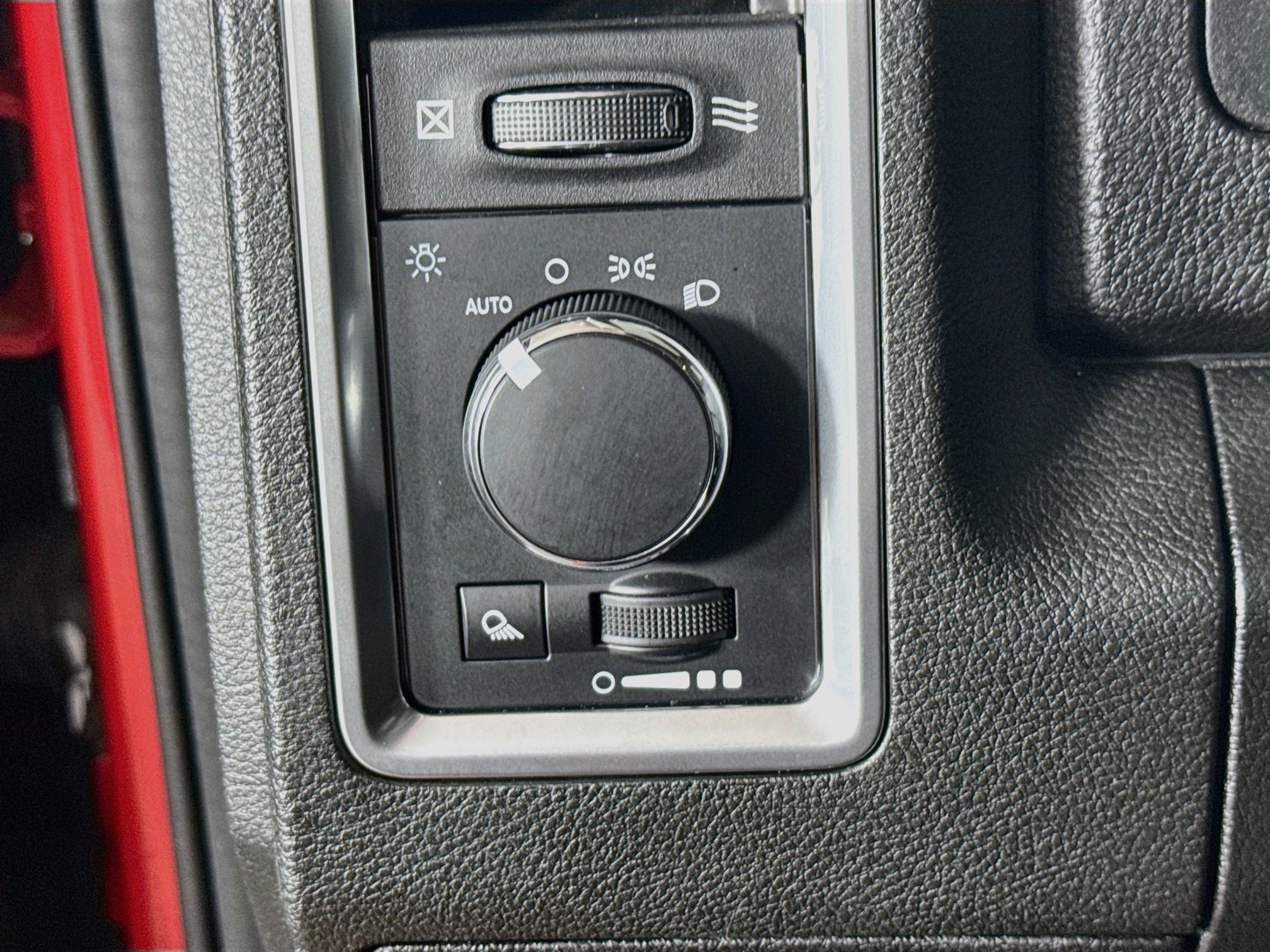Used 2022 RAM 1500 Classic SLT RWD image 9