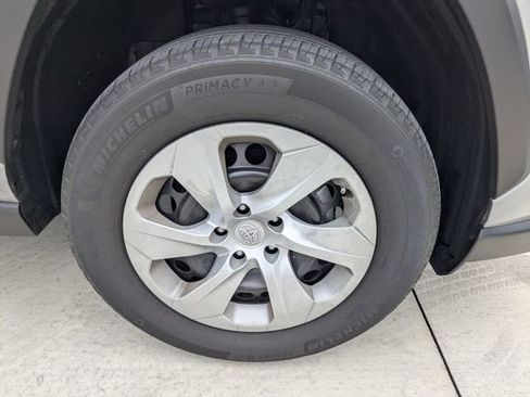 Used 2021 Toyota RAV4 LE image 10