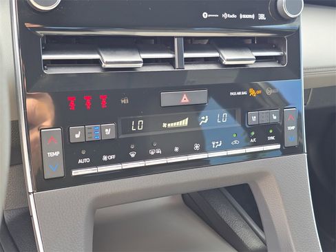 Used 2021 Toyota Avalon Limited image 27