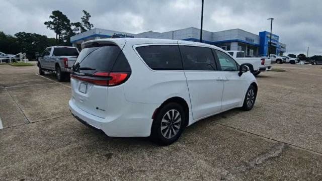 Used 2023 Chrysler Pacifica Touring-L FWD image 8