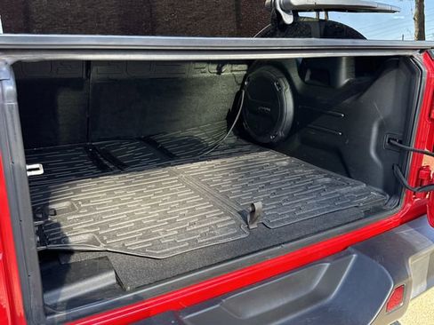 Used 2022 Jeep Wrangler Unlimited Rubicon w/ LED Lighting Group image 18