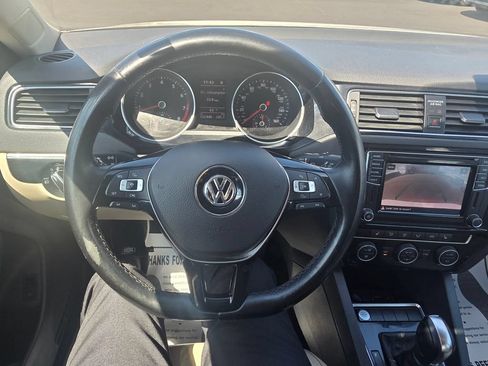 Used 2017 Volkswagen Jetta SEL FWD image 20