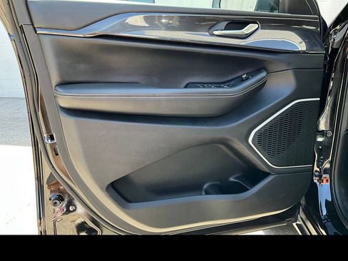 Used 2020 Jeep Grand Cherokee Altitude AWD/4WD image 11