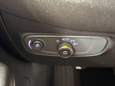 Used 2019 Chevrolet Equinox LT FWD image 19