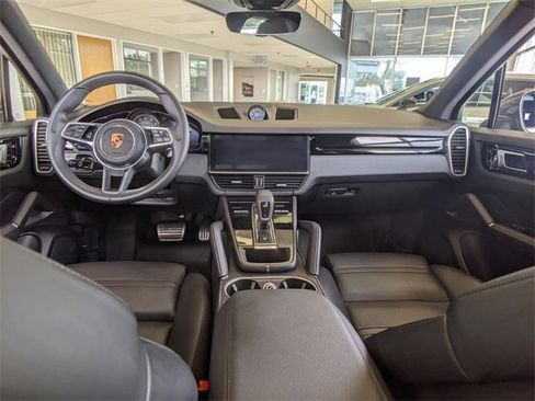 Used 2019 Porsche Cayenne S image 14