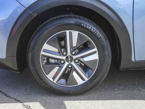 Used 2022 Kia Niro EX image 12