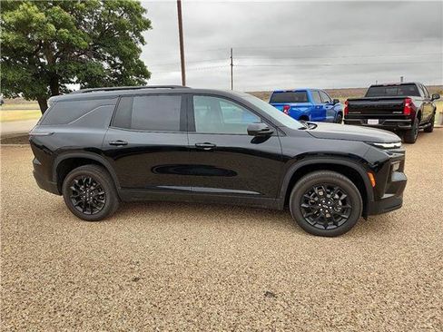 Used 2024 Chevrolet Traverse LT w/ Midnight/Sport Edition image 5