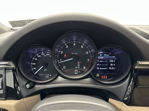 Certified 2026 Porsche Macan AWD/4WD image 24