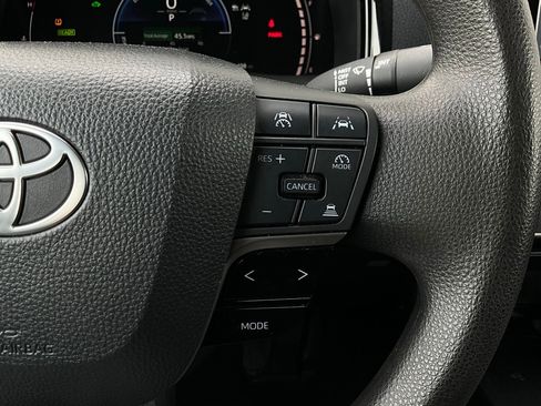 Used 2025 Toyota Camry LE image 33