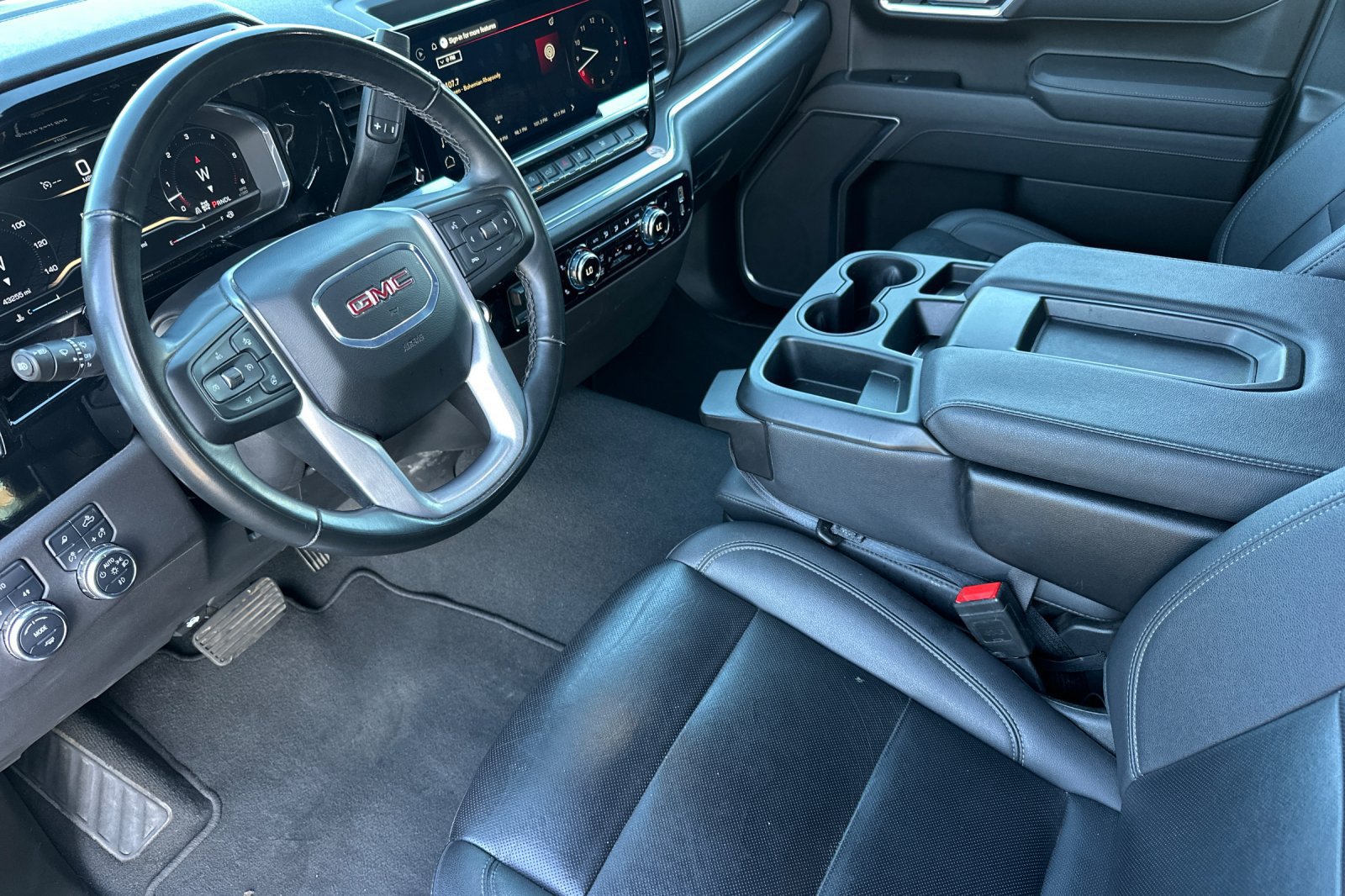 Used 2025 GMC Sierra 1500 SLT AWD/4WD image 10