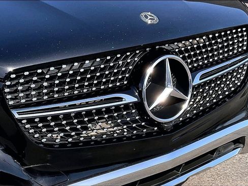 Used 2018 Mercedes-Benz GLC 300 SUV image 11