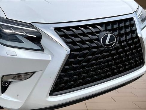 Used 2023 Lexus GX 460 Luxury w/ Accessory Package AWD/4WD image 28