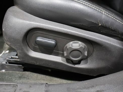 Used 2013 Ford Taurus SEL image 12