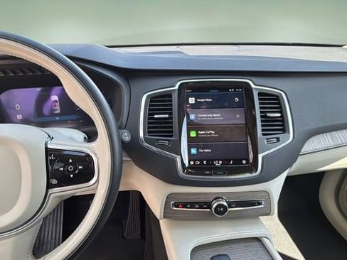 Used 2023 Volvo XC90 B6 Core w/ Climate Package image 10