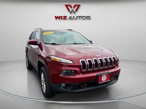 Used 2017 Jeep Cherokee Latitude w/ True North Edition image 3