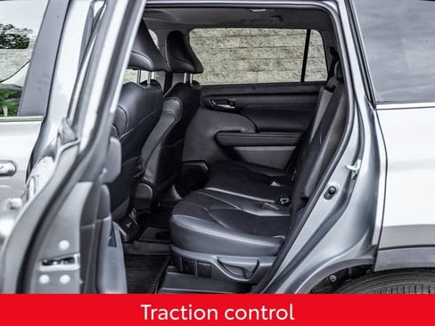 Certified 2025 Toyota Highlander XLE AWD/4WD image 25