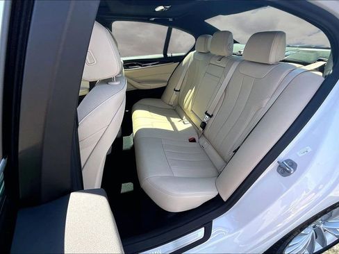 Used 2021 BMW 530e w/ Convenience Package image 22