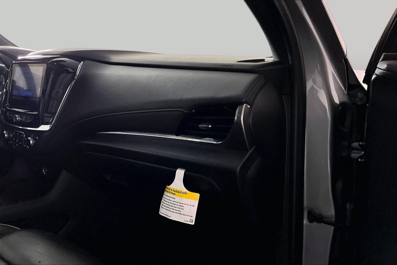 Used 2023 Chevrolet Traverse Premier w/ Redline Edition AWD/4WD image 17