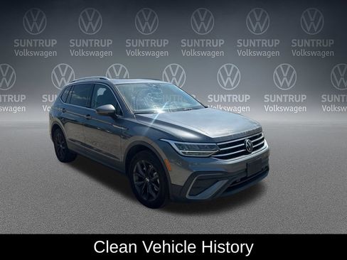 Used 2023 Volkswagen Tiguan SE w/ Panoramic Sunroof Package FWD image 4