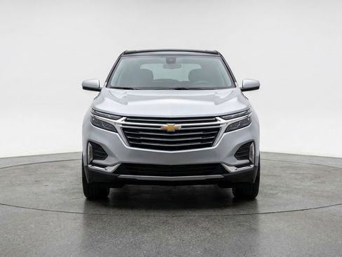 Used 2025 Chevrolet Equinox LT FWD image 2