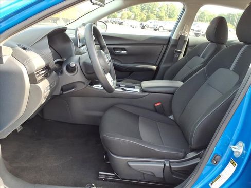 Used 2025 Nissan Sentra SV FWD image 3