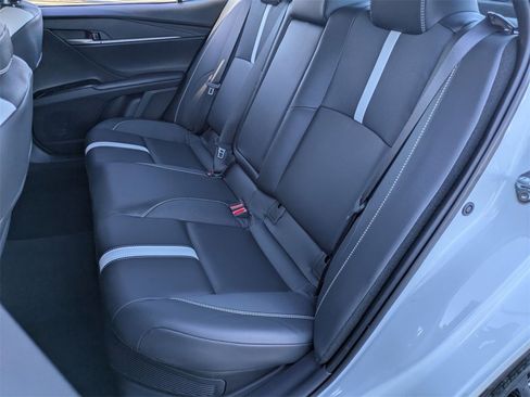 Used 2025 Toyota Camry SE image 27