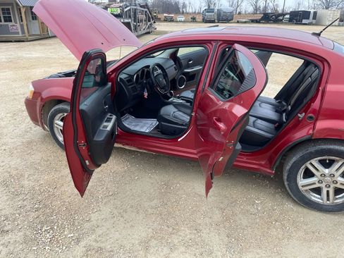 Used 2010 Dodge Avenger R/T image 10
