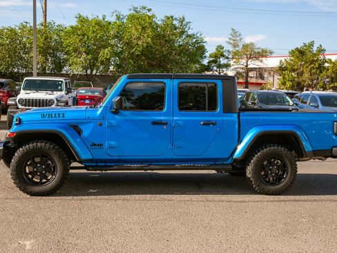 Used 2025 Jeep Gladiator Sport AWD/4WD image 8