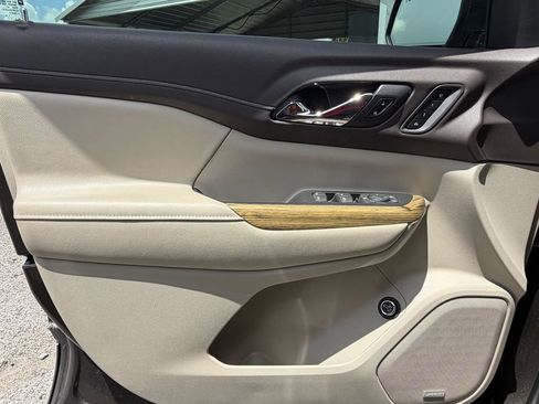 Used 2019 GMC Acadia Denali w/ Technology Package FWD image 23