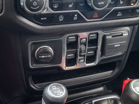 Used 2024 Jeep Wrangler Unlimited Sport AWD/4WD image 18