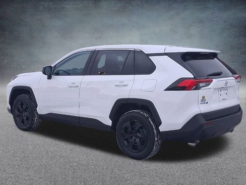 Used 2022 Toyota RAV4 LE image 8