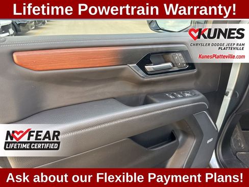 Used 2025 GMC Yukon XL Denali AWD/4WD image 12