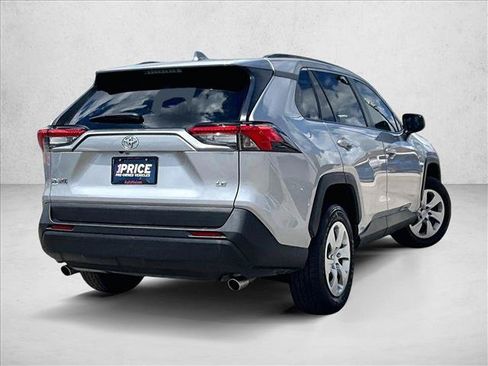 Used 2020 Toyota RAV4 LE FWD image 2