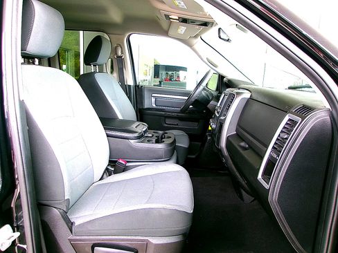 Used 2024 RAM 1500 Classic SLT AWD/4WD image 17