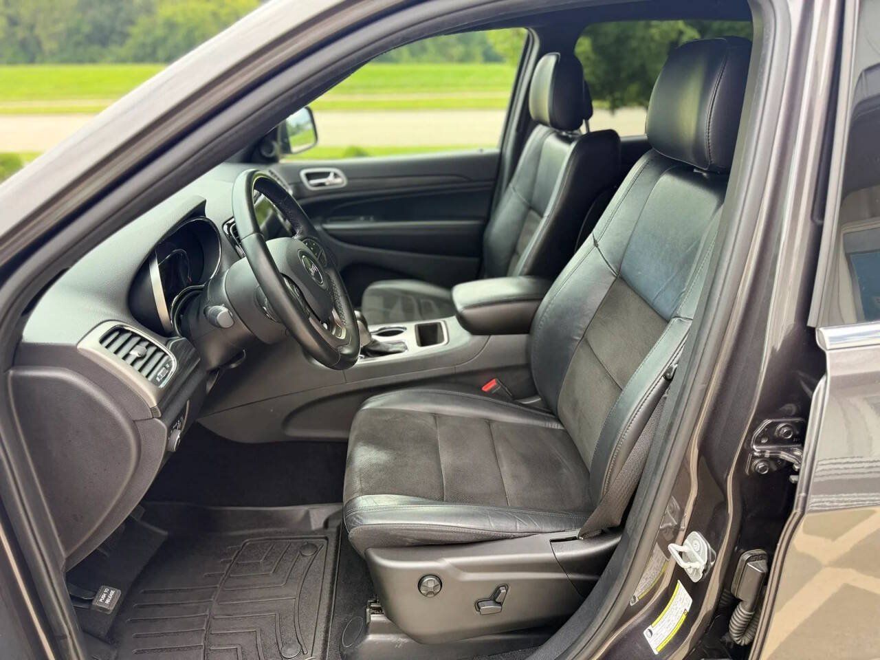 Used 2019 Jeep Grand Cherokee Laredo w/ Laredo X Package AWD/4WD image 10