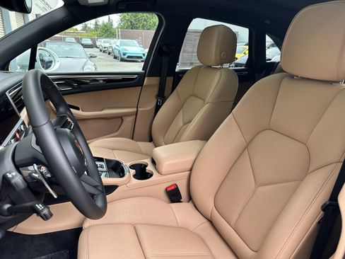 Certified 2026 Porsche Macan AWD/4WD image 5