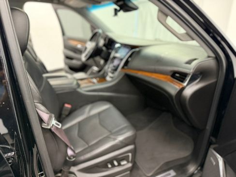 Used 2017 Cadillac Escalade Luxury AWD/4WD image 37