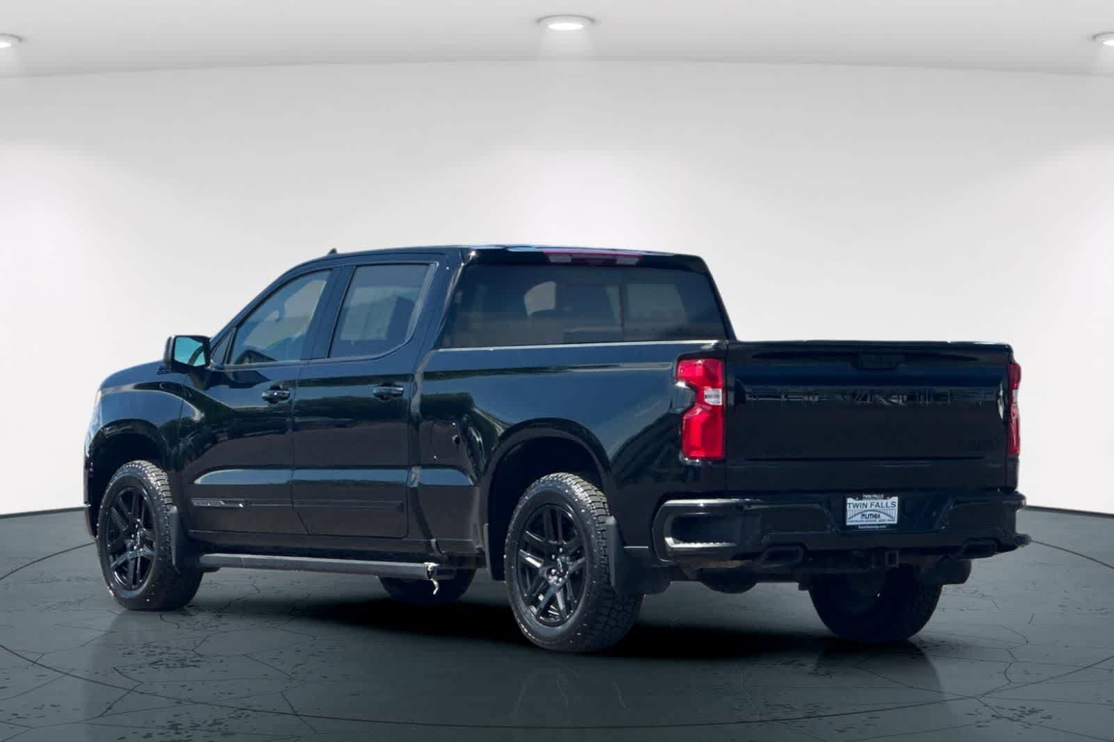 Used 2024 Chevrolet Silverado 1500 High Country w/ Midnight Edition AWD/4WD image 8