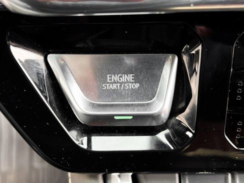 Used 2025 GMC Sierra 3500 Denali Ultimate image 11