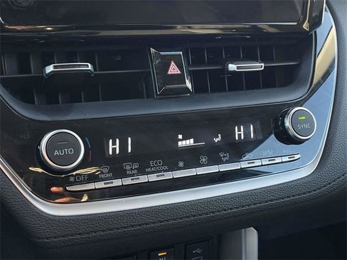 Used 2023 Toyota Corolla Cross XLE image 29