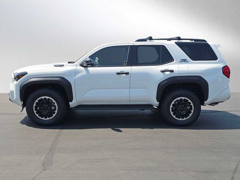 Certified 2025 Toyota 4Runner TRD Off-Road image 6