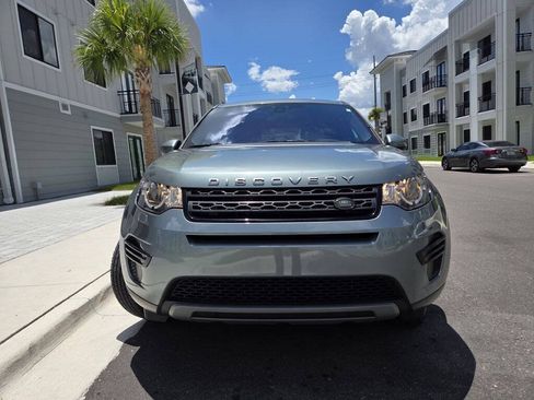 Used 2018 Land Rover Discovery Sport SE AWD/4WD image 2