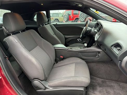 Used 2018 Dodge Challenger SXT image 18