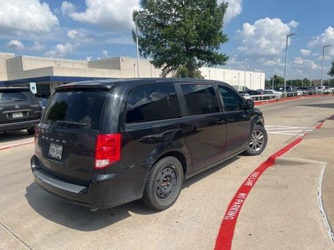 Used 2017 Dodge Grand Caravan SE FWD image 7