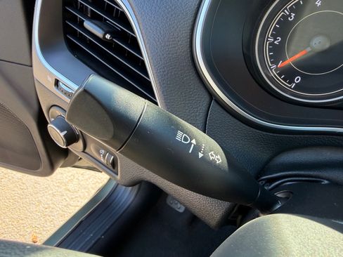 Used 2020 Jeep Cherokee Latitude AWD/4WD image 28