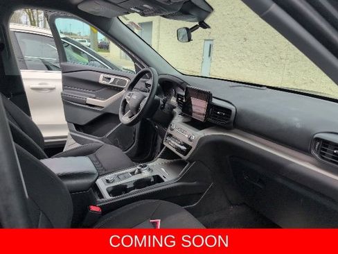 Used 2024 Ford Explorer XLT AWD/4WD image 10