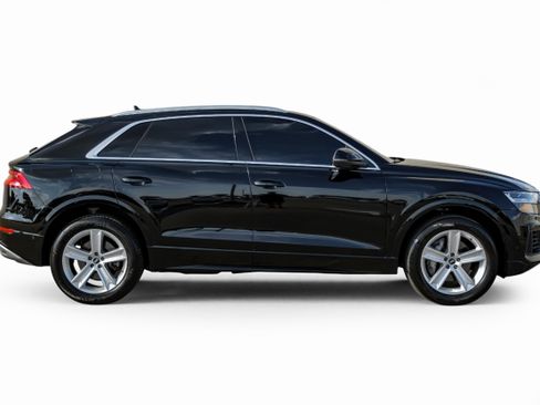 Used 2021 Audi Q8 Premium w/ Convenience Package image 7